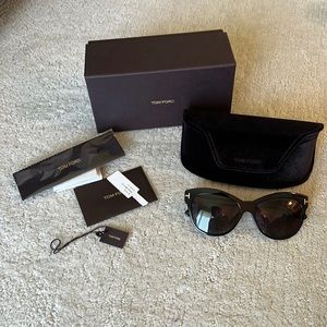 Tom Ford “Lily” 56mm polarized sunglasses - black/smoke